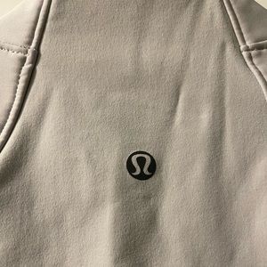 Men’s Lululemon XL Pullover Windbreaker Light Grey w/reflective accents